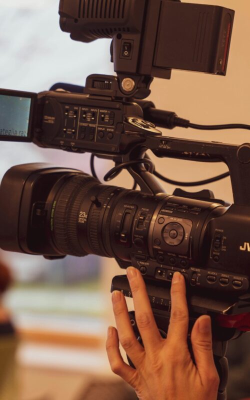 pexels-vladimirsrajber-15209331